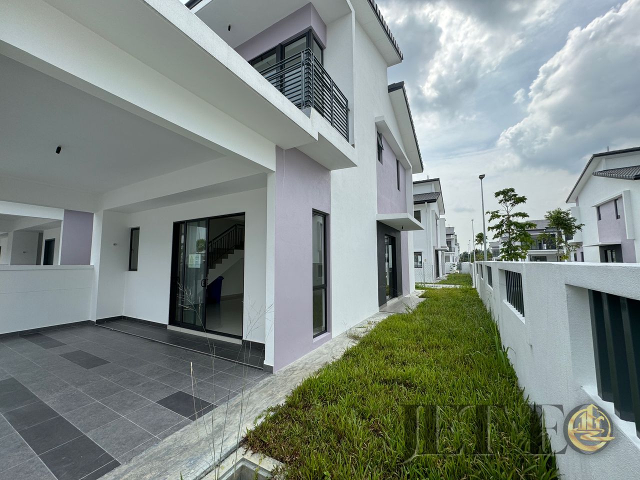 Brand New End Lot Double Storey Robin Rimbayu - photo 5
