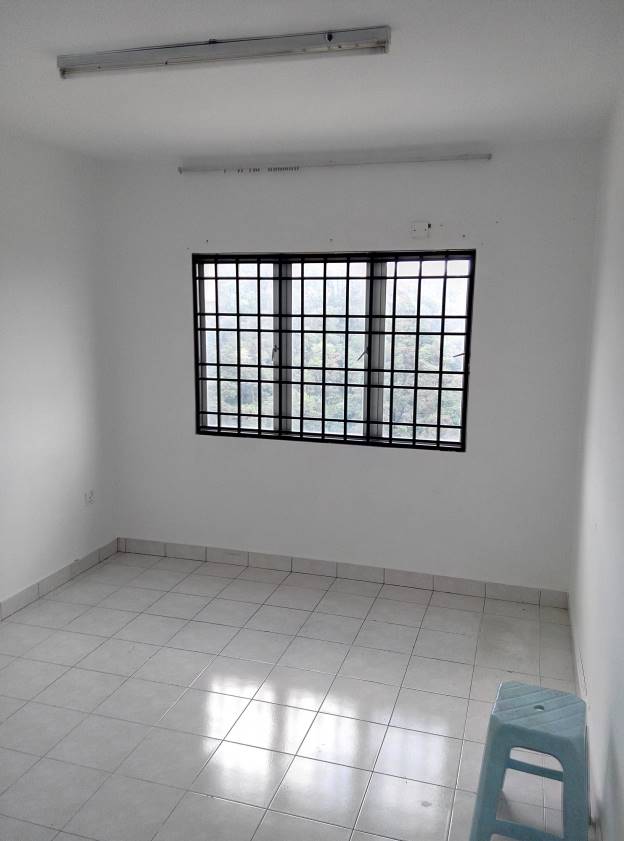 Flora Damansara Block D and E with parking lot - photo 4