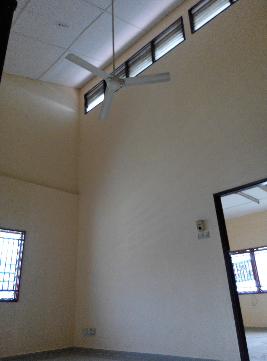 Jln Kuching Tmn Wahyu 2sty house well kept