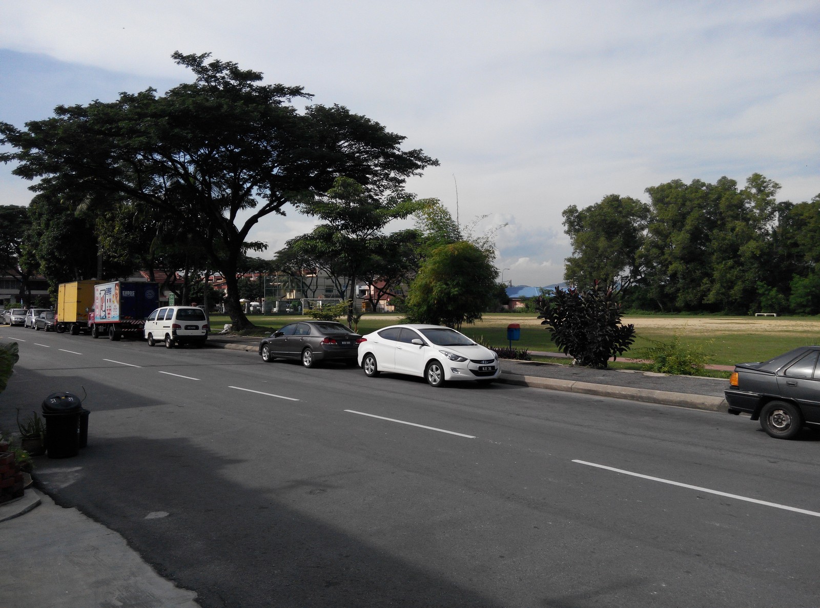 Jln Kuching Tmn Wahyu 2sty house well kept - photo 4