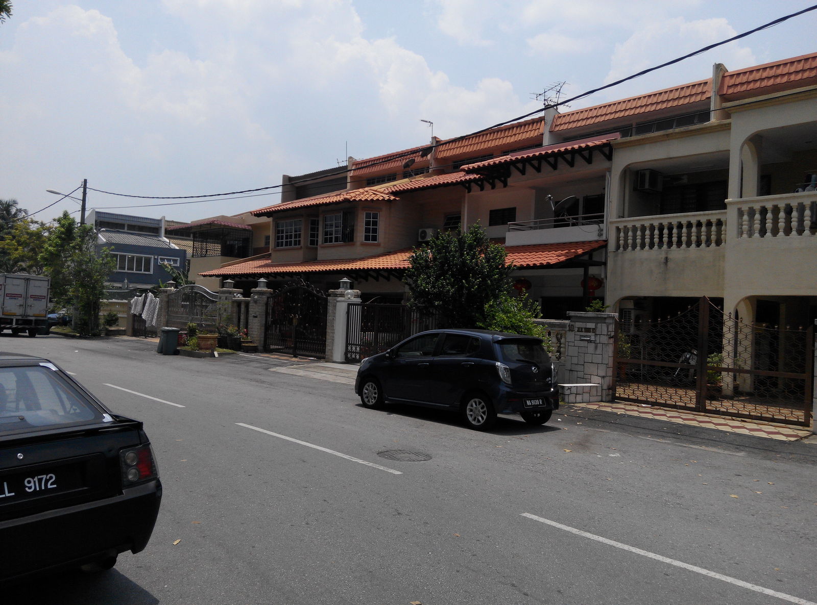 2sty corner house Tmn Wahyu Jln Kuching - photo 2