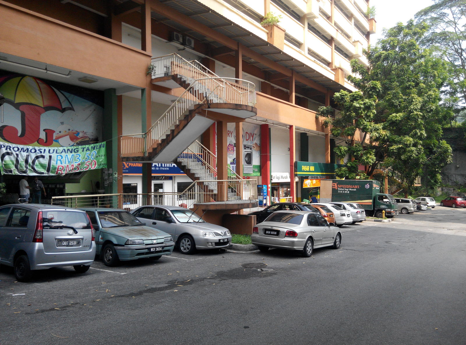PJ Flora Damansara Apartment Corner partly furnish - photo 3