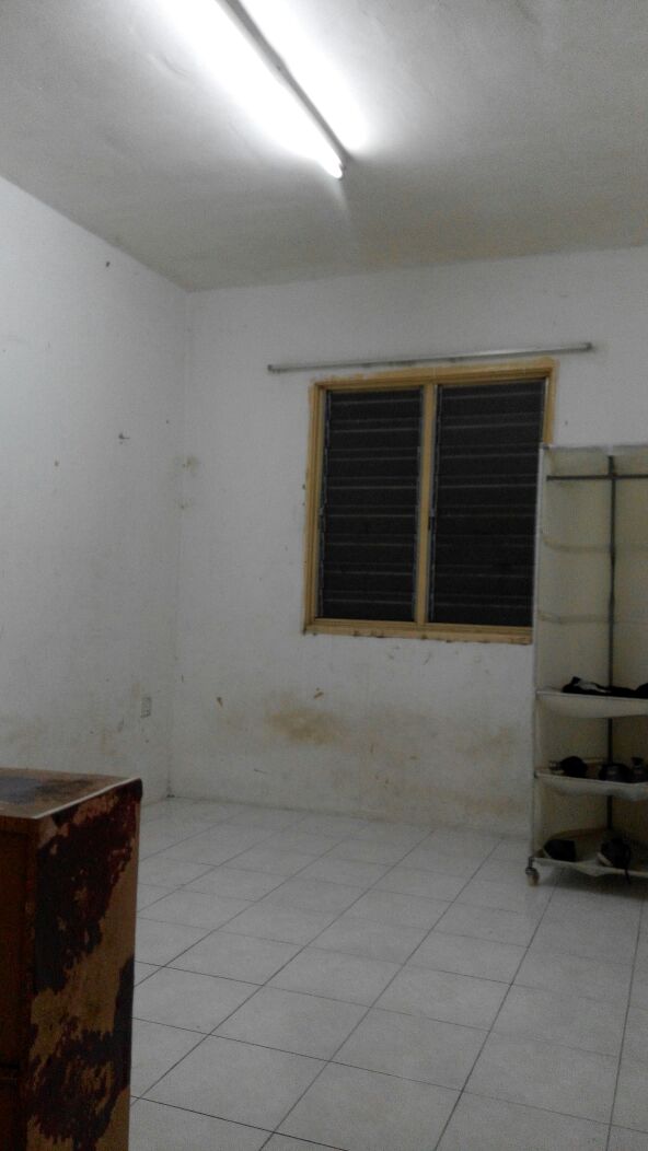 Flora Damansara Flat Blk B 650sf kitcab tiles - photo 5
