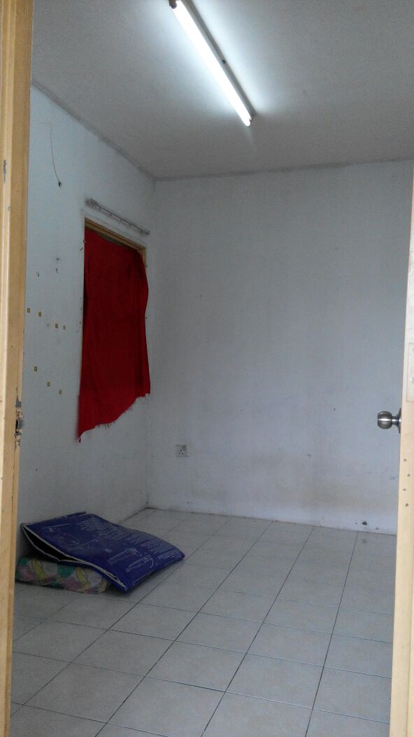 Flora Damansara Flat Blk B 650sf kitcab tiles - photo 6
