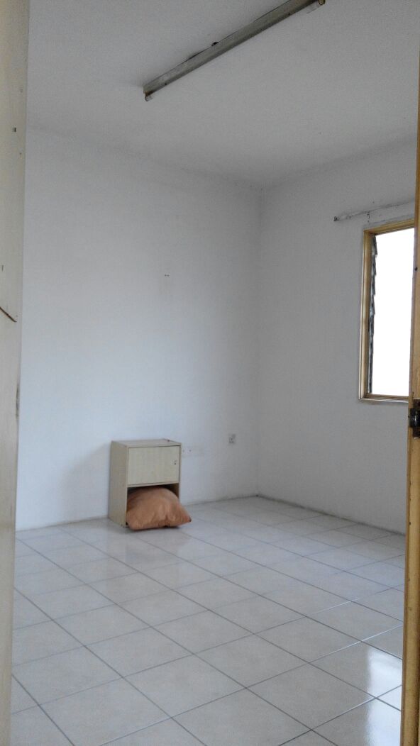 Flora Damansara Flat Blk B 650sf kitcab tiles - photo 7