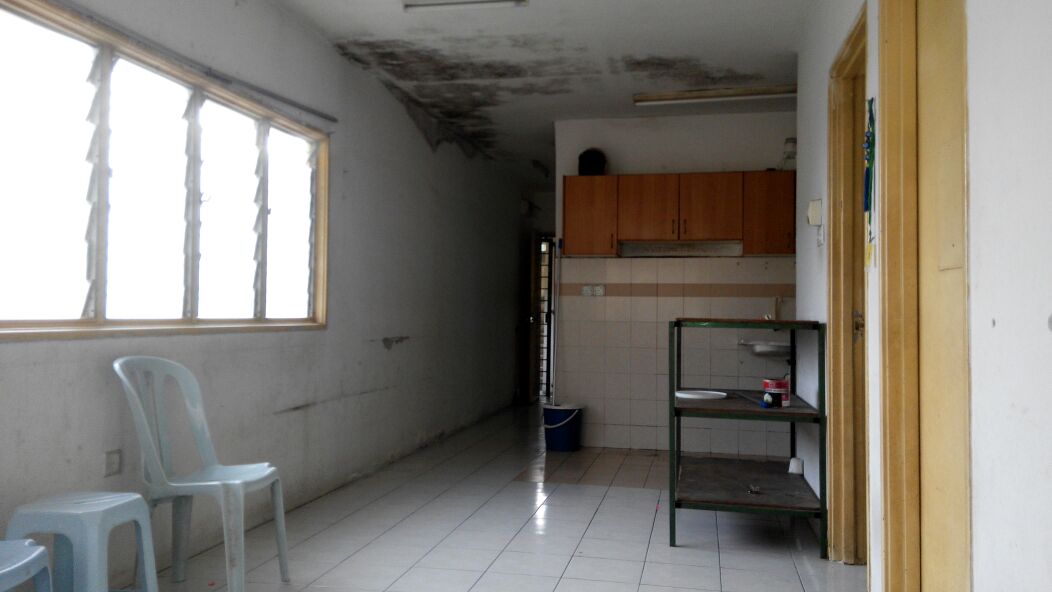 Flora Damansara Flat Blk B 650sf kitcab tiles