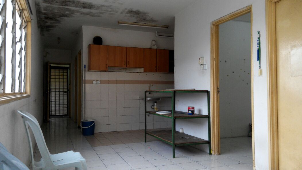 Flora Damansara Flat Blk B 650sf kitcab tiles - photo 2