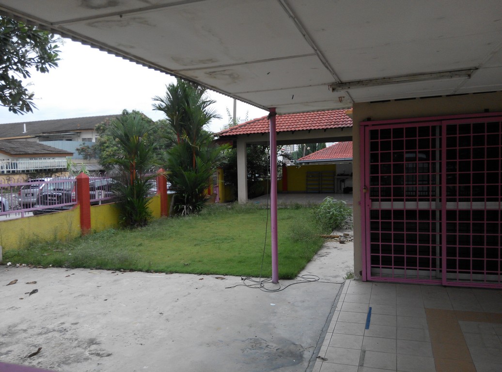 Taman Daya Kepong corner house
