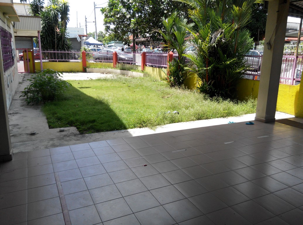 Taman Daya Kepong corner house - photo 3
