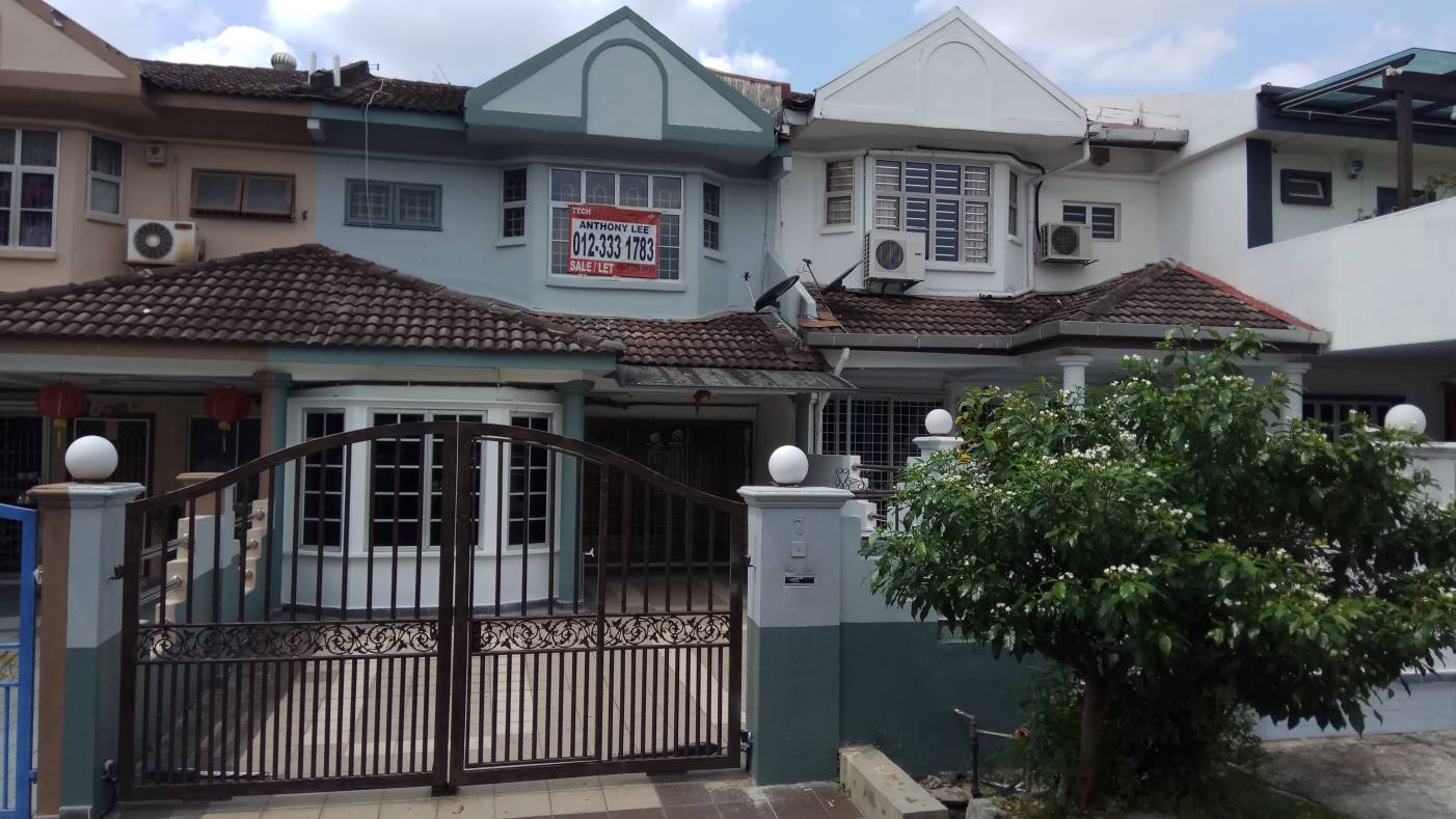 Puchong Jaya double storey house renovate 20x75