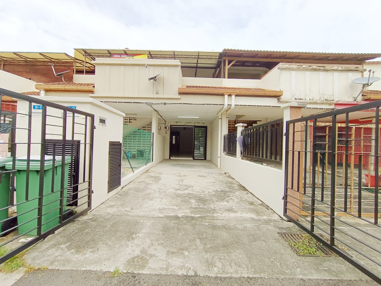 GROUND FLOOR TOWNHOUSE DPUNCHAK NUSA BANDAR SERI P