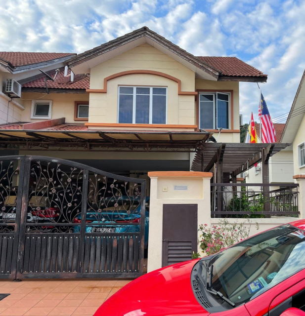 End Lot 2 Storey House Terrace Bandar Puncak Alam