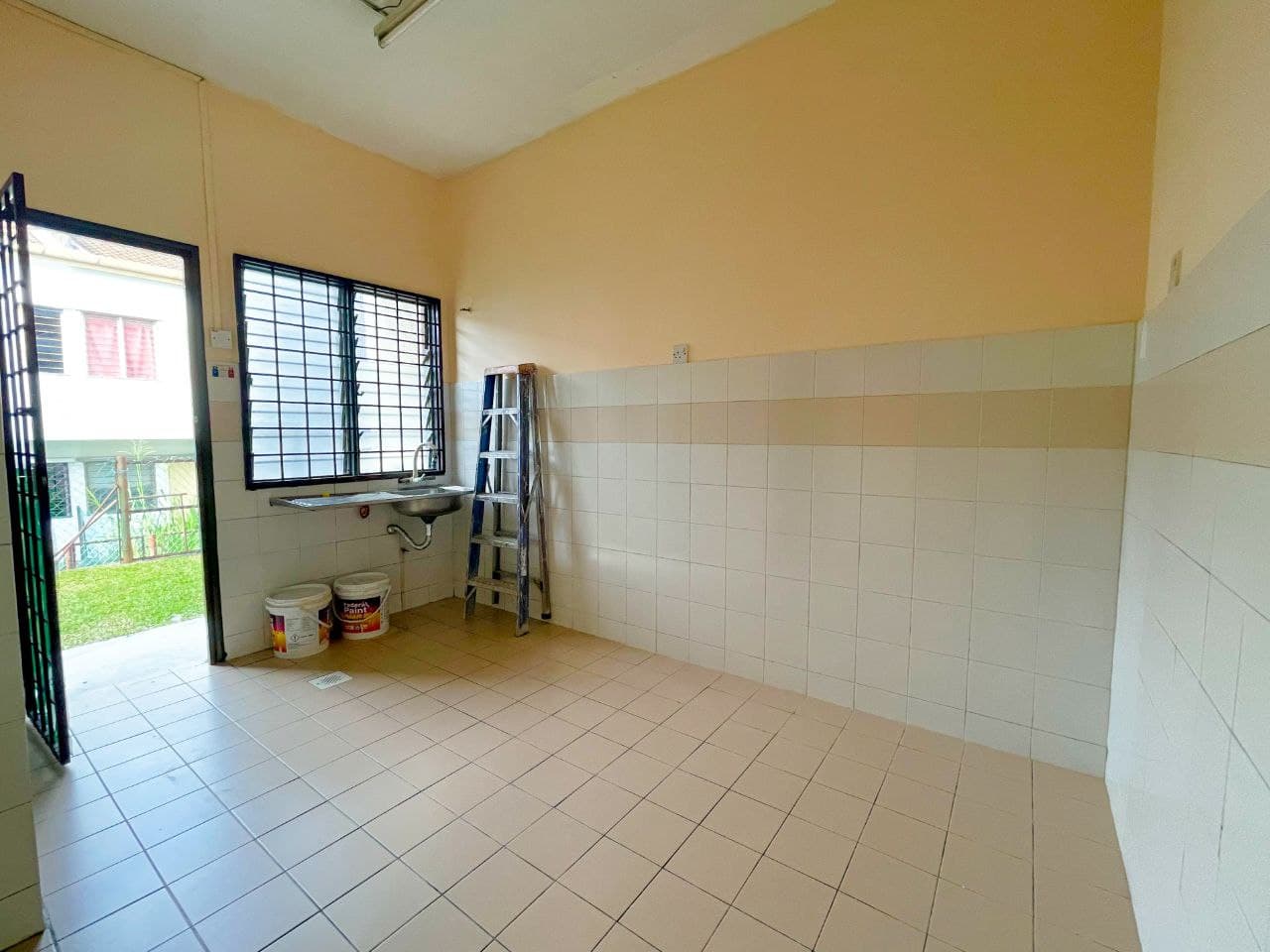 2 Storey Terrace, Jalan LEP 4, Taman Lestari Putra - photo 3