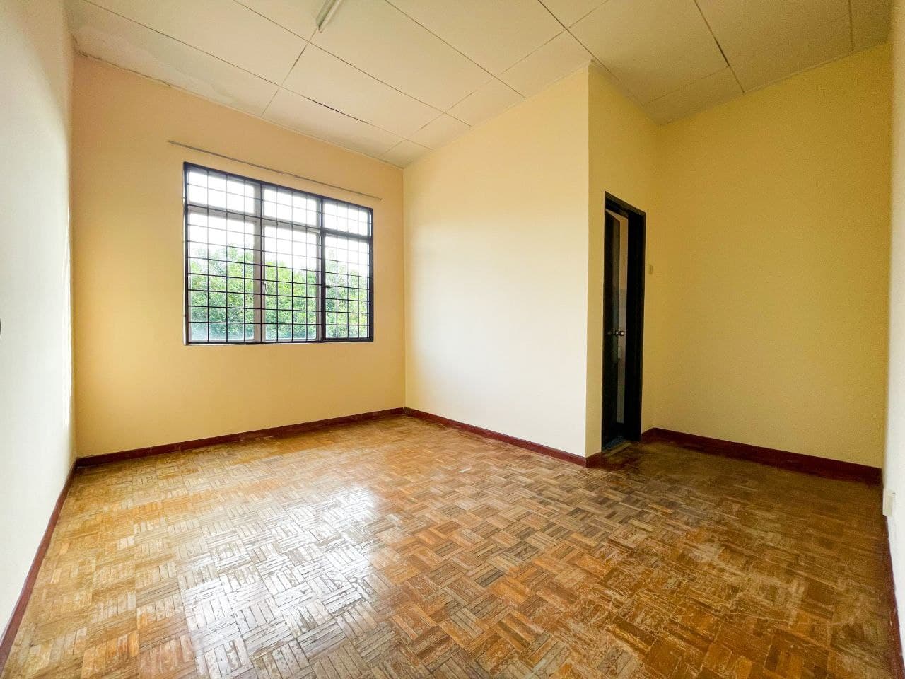 2 Storey Terrace, Jalan LEP 4, Taman Lestari Putra - photo 4