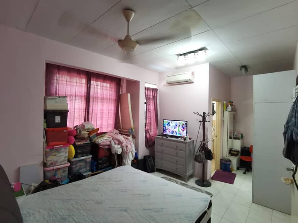 Double Storey Taman Putra Budiman Seri Kembangan - photo 6