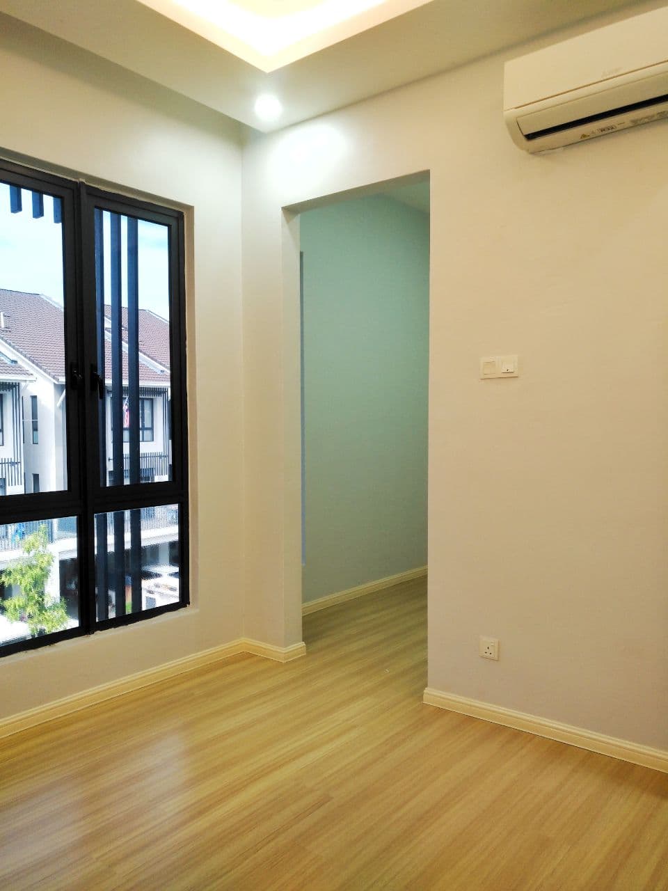 End Lot Crescent Park Town House Bangi - photo 3