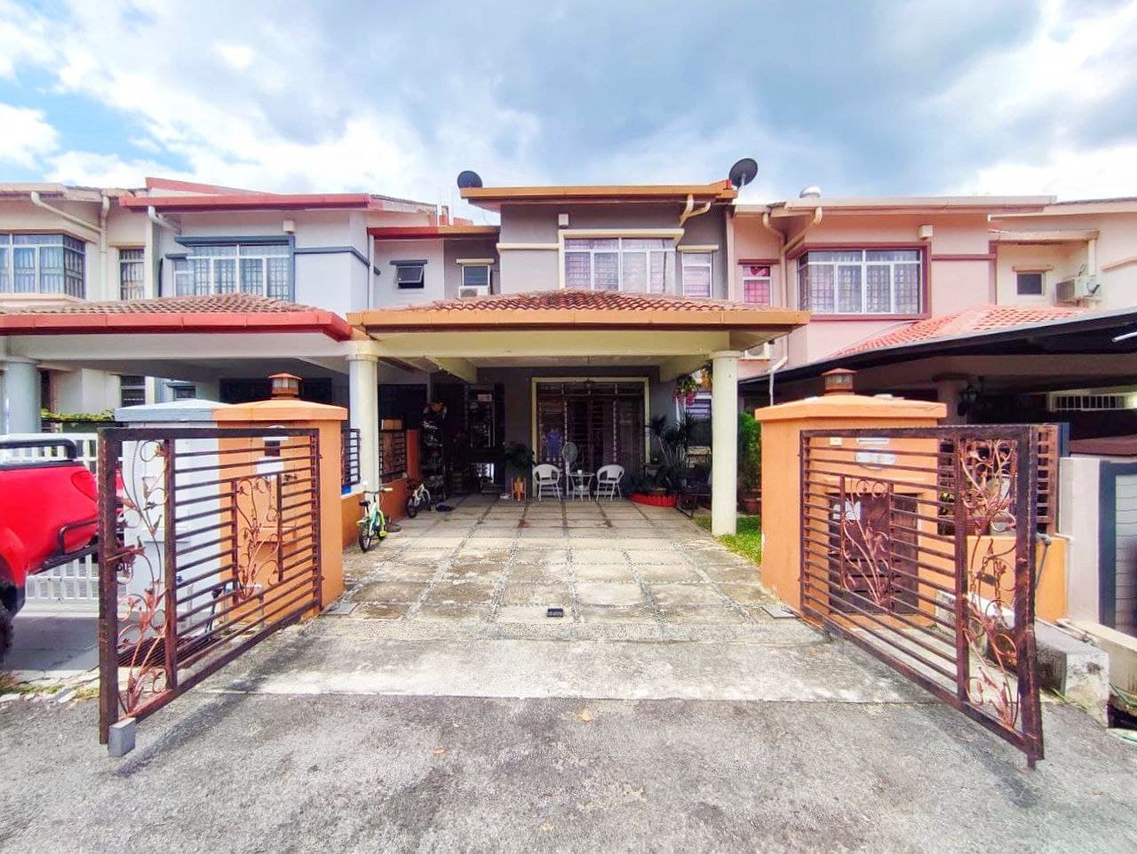 Freehold Double Storey House At Bandar Seri Putra