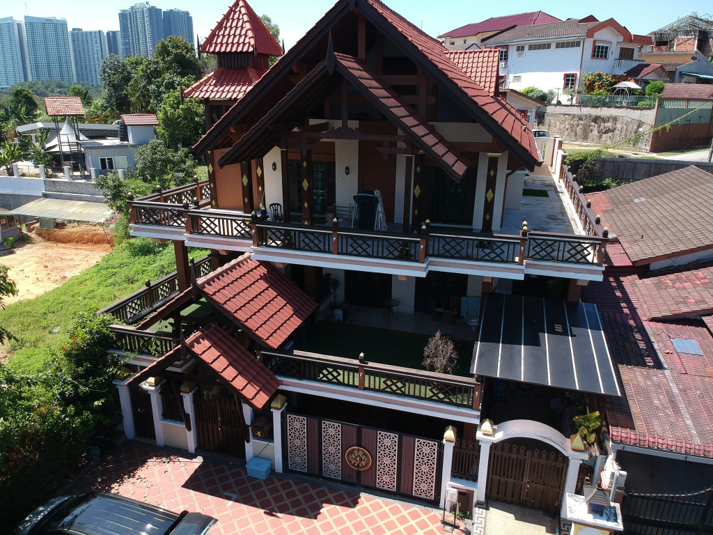 3 Storey Bungalow Resort Style Kg Melayu Frim