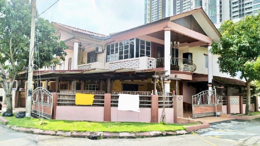 Extended Corner Lot Double Storey Terrace Seksyen 8 Bandar Baru Bangi. 