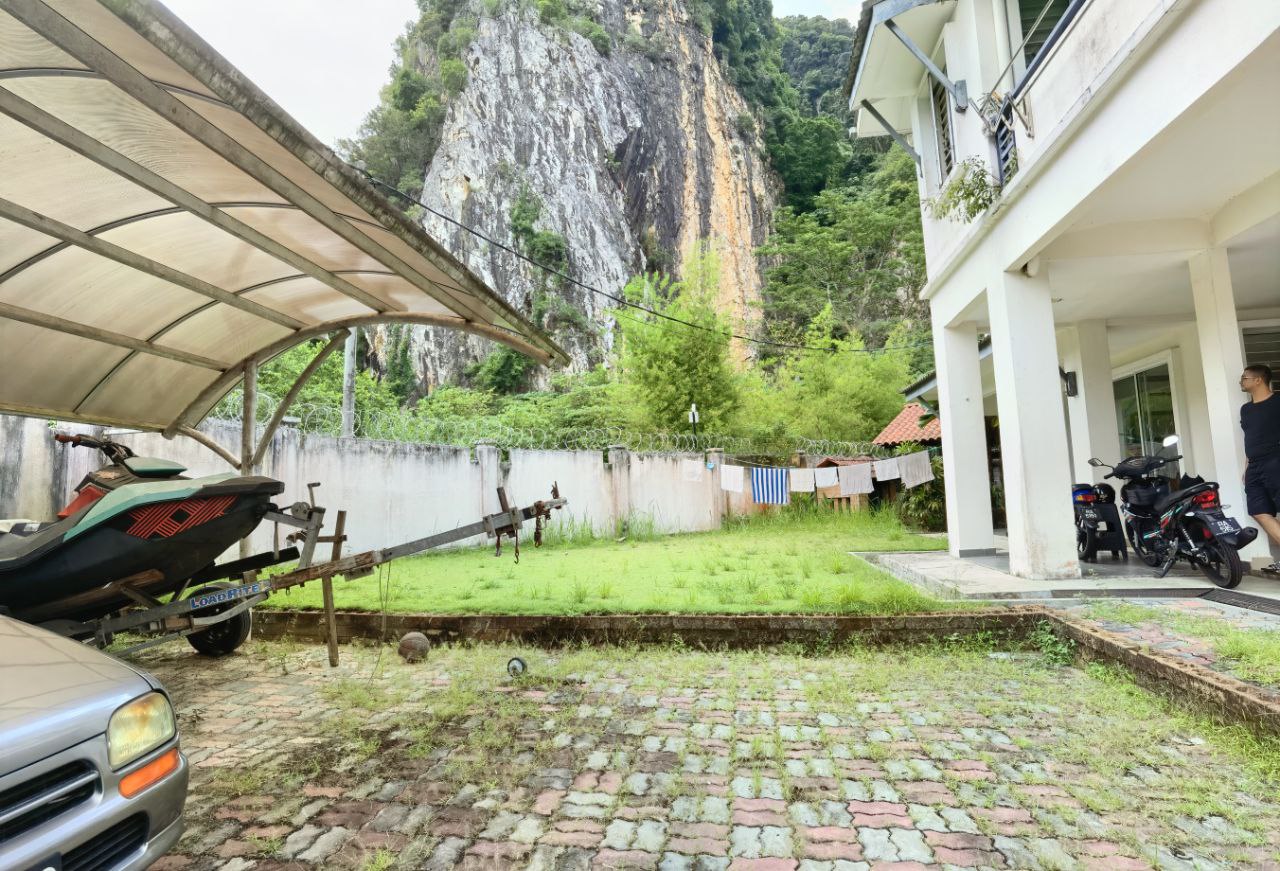 Corner Lot Duplex Townhouse Ariza Garden Villa - photo 13