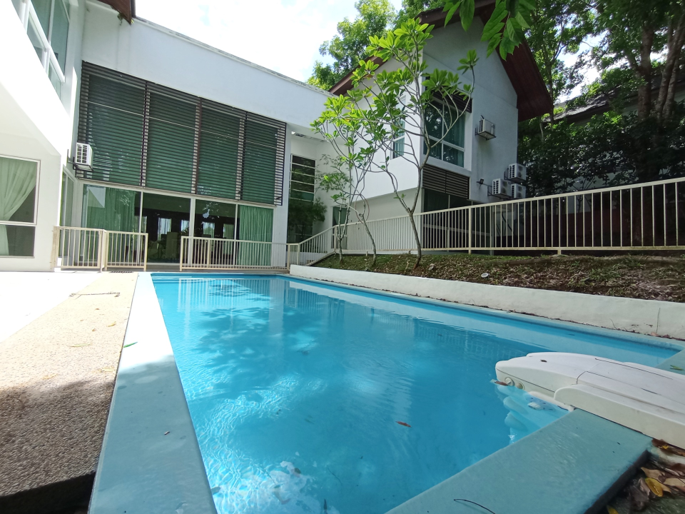 Exclusive Bungalow- Beverly Row, IOI Resort City,