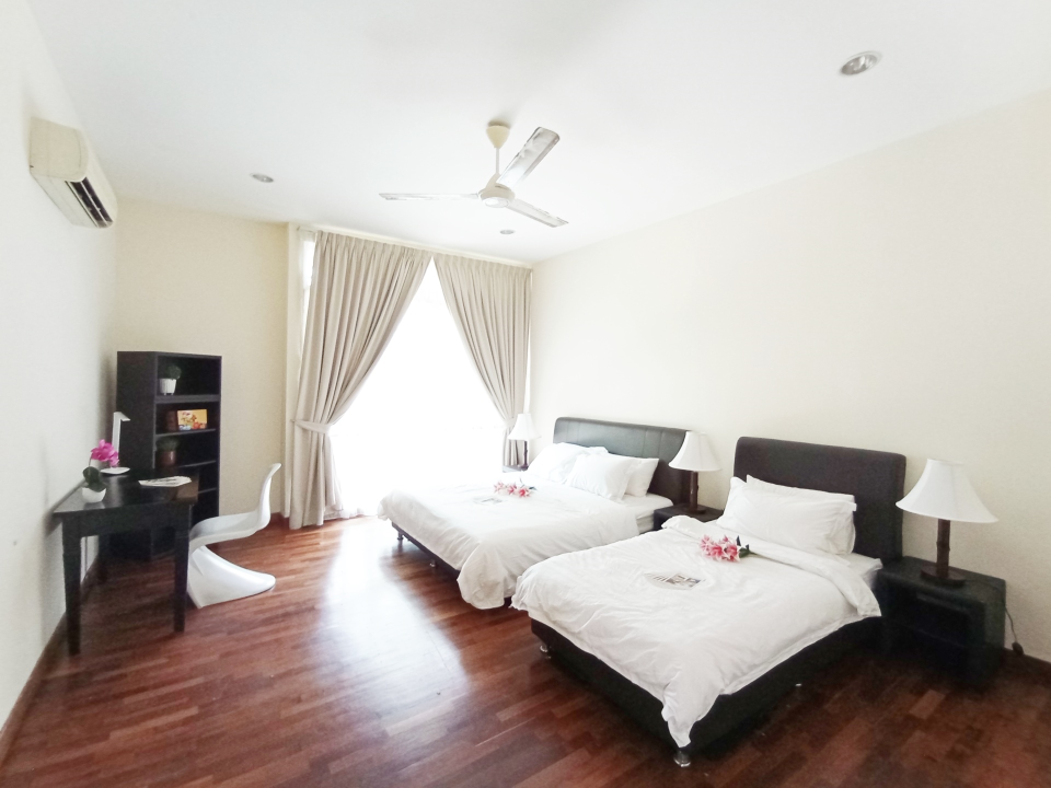 Exclusive Bungalow- Beverly Row, IOI Resort City, - photo 3
