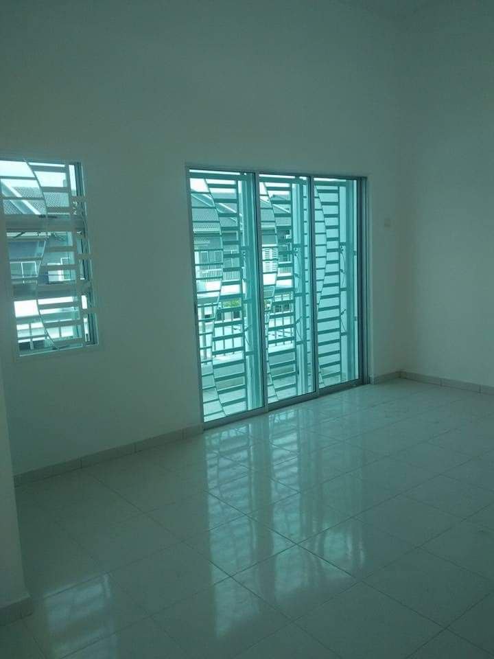FREEHOLD DOUBLE STOREY DESA SERINGIN NILAI - photo 3