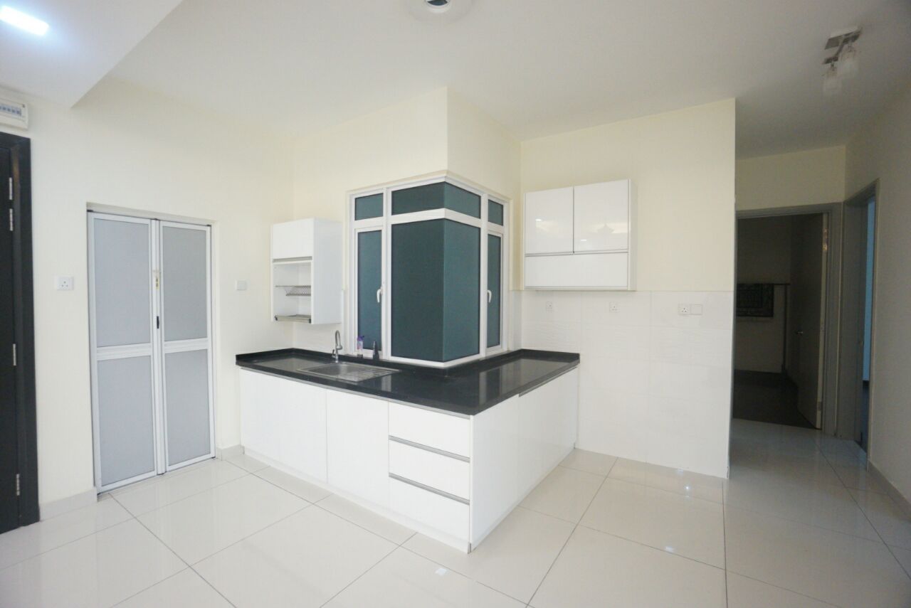 FREEHOLD RENOVATED Saville Condo at THE PARK