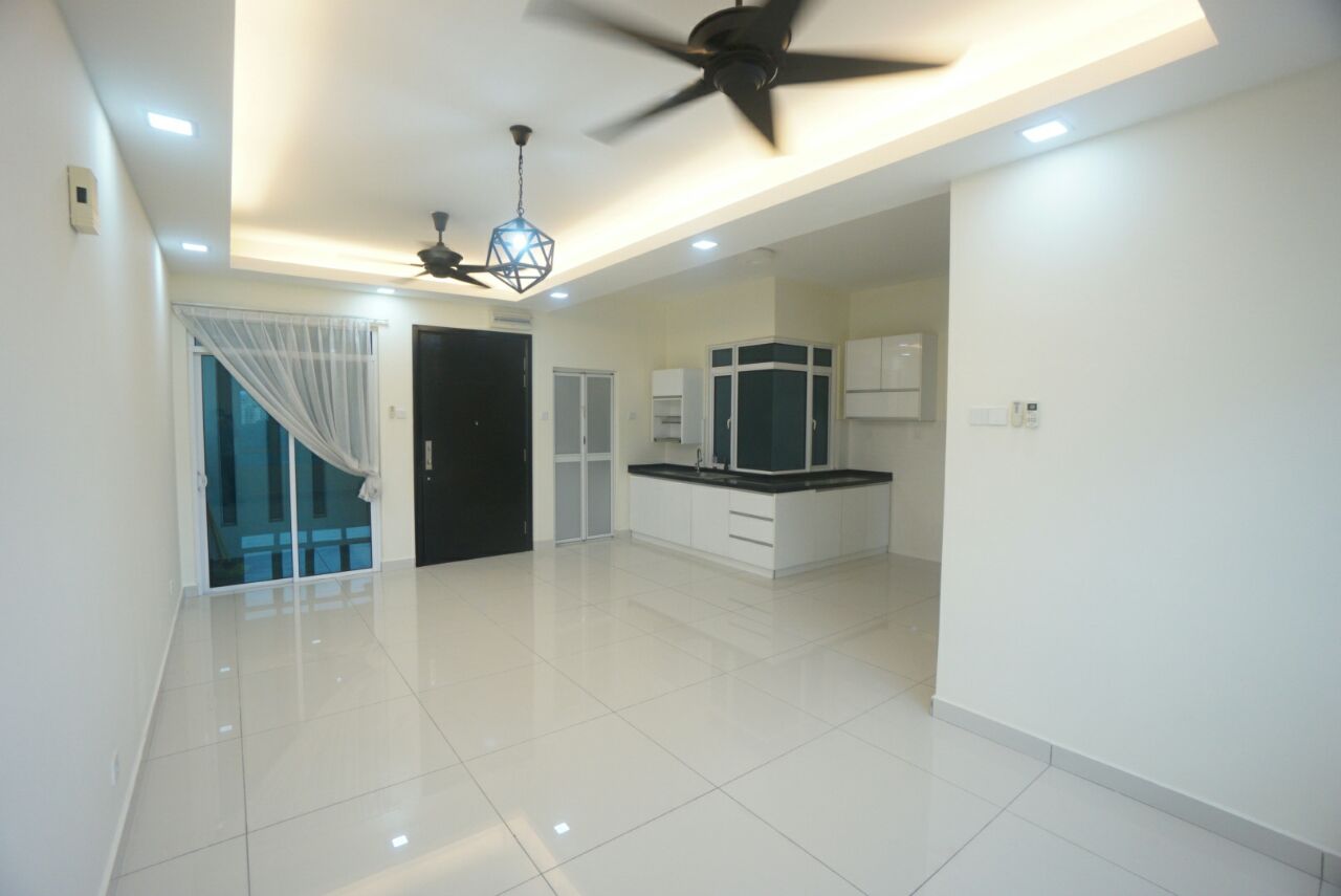 FREEHOLD RENOVATED Saville Condo at THE PARK - photo 2