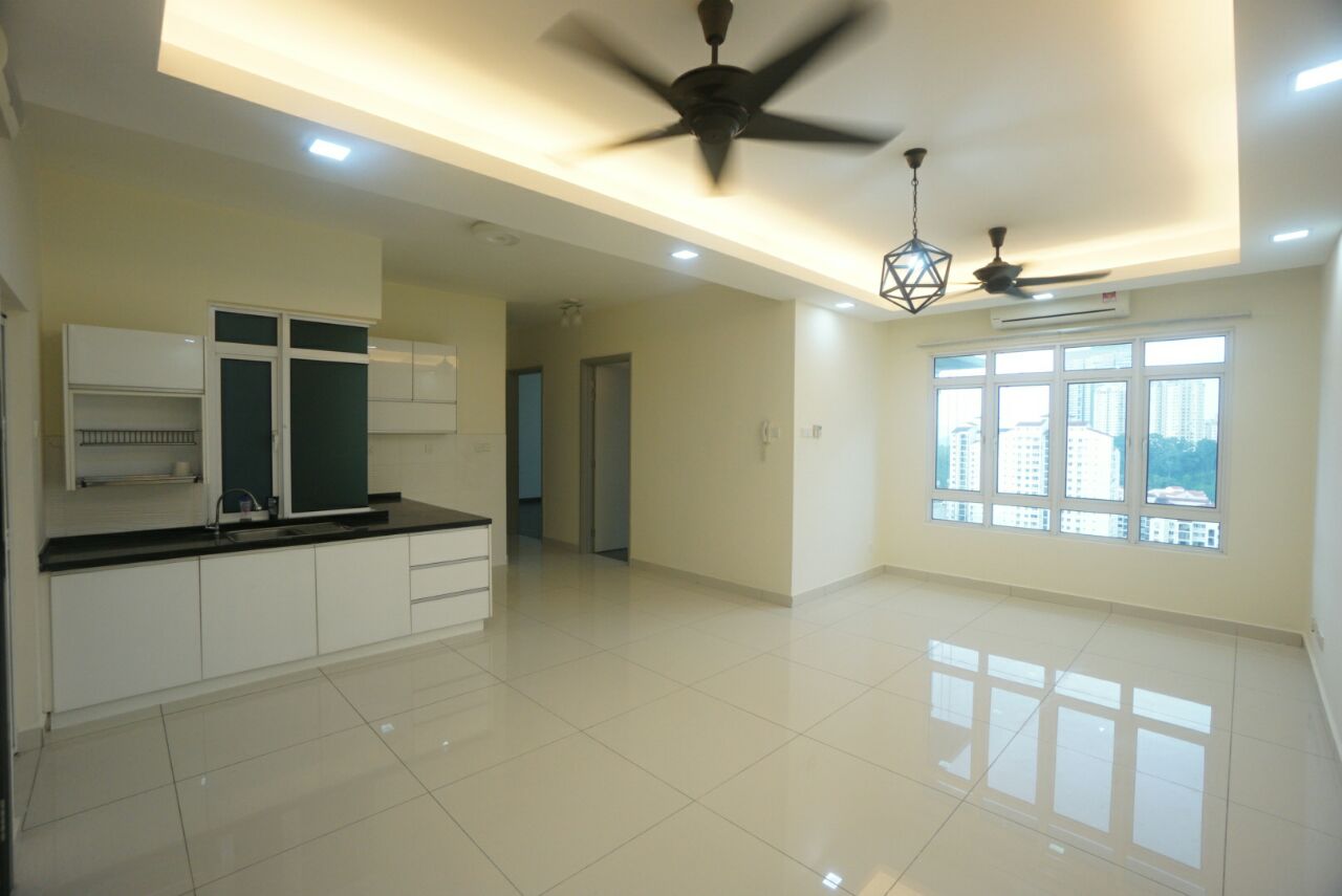 FREEHOLD RENOVATED Saville Condo at THE PARK - photo 3