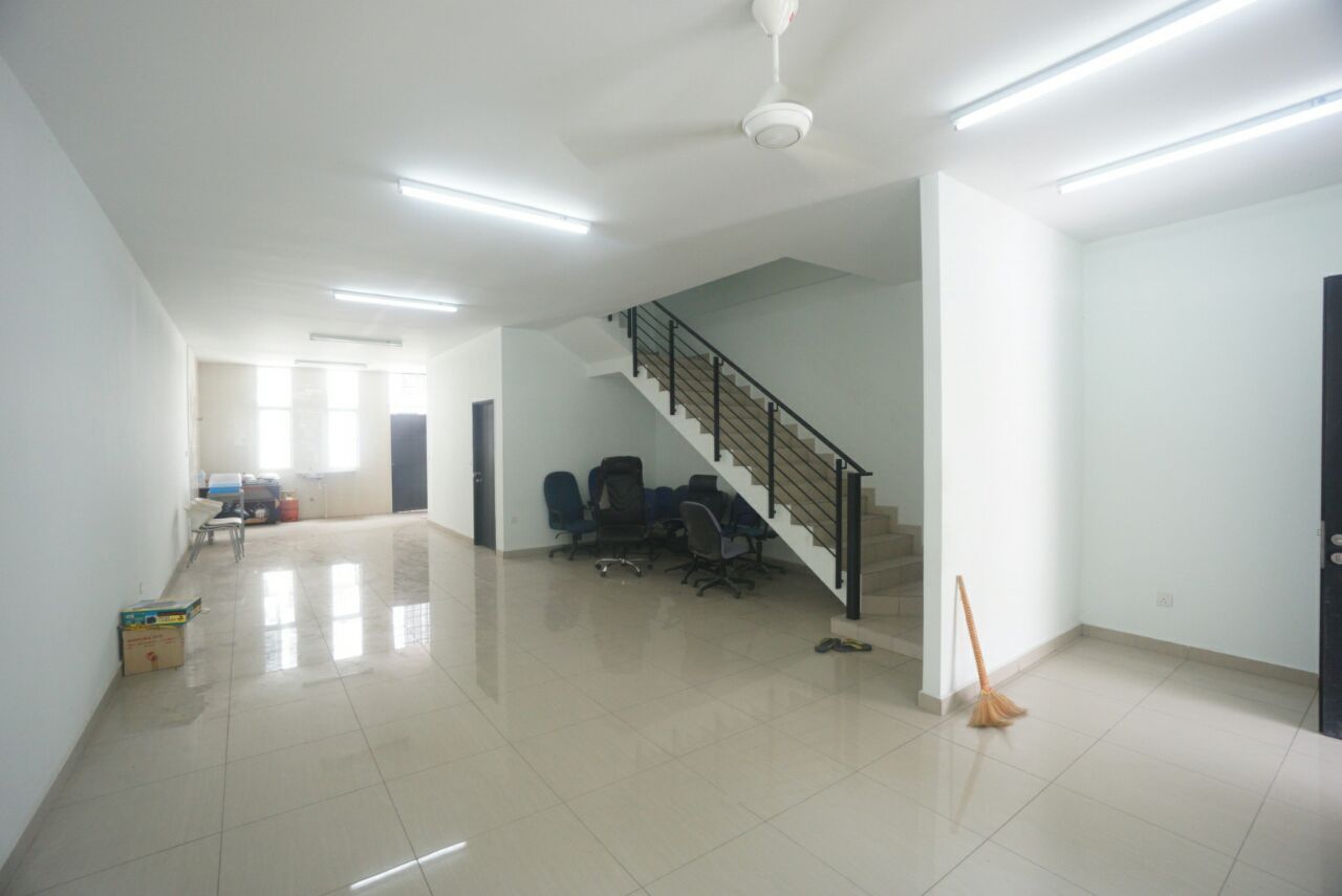 FREEHOLD 3200sqft 3 Storey Terrace  Bangi Avenue 7