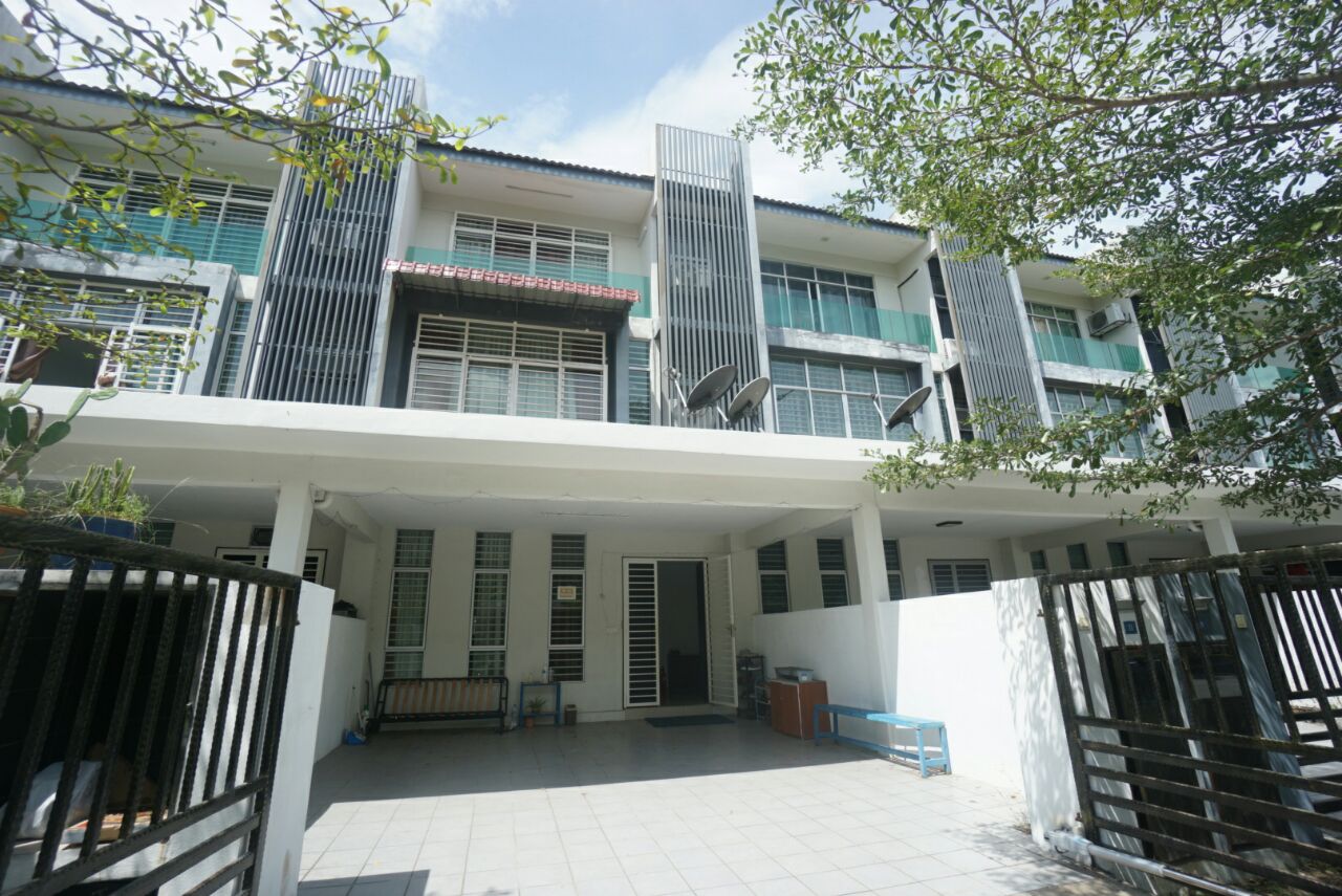 FREEHOLD 3200sqft 3 Storey Terrace  Bangi Avenue 7 - photo 2