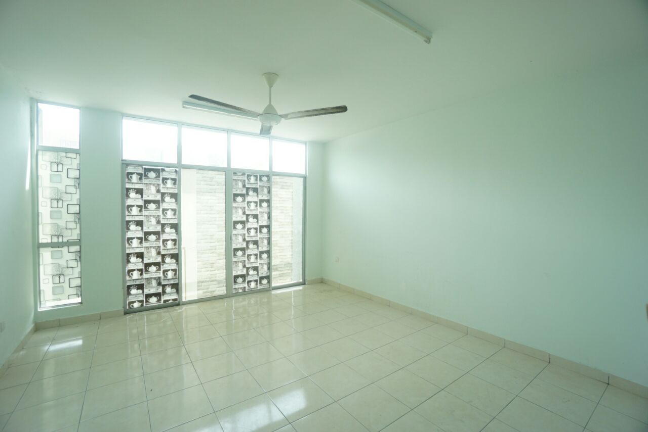 FREEHOLD 3200sqft 3 Storey Terrace  Bangi Avenue 7 - photo 3