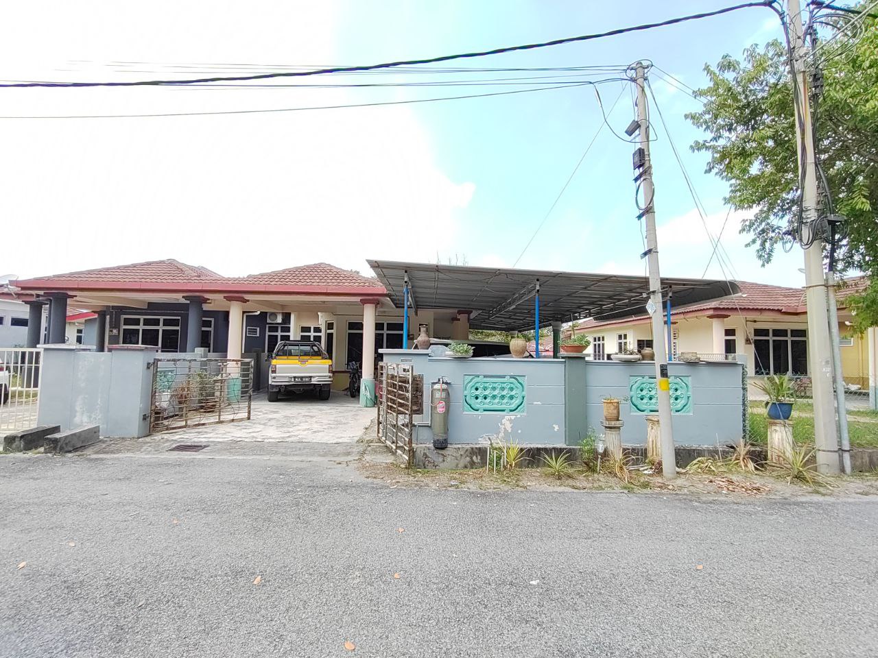 Freehold Single SemiD Taman Dahlia Salak Tinggi - photo 1