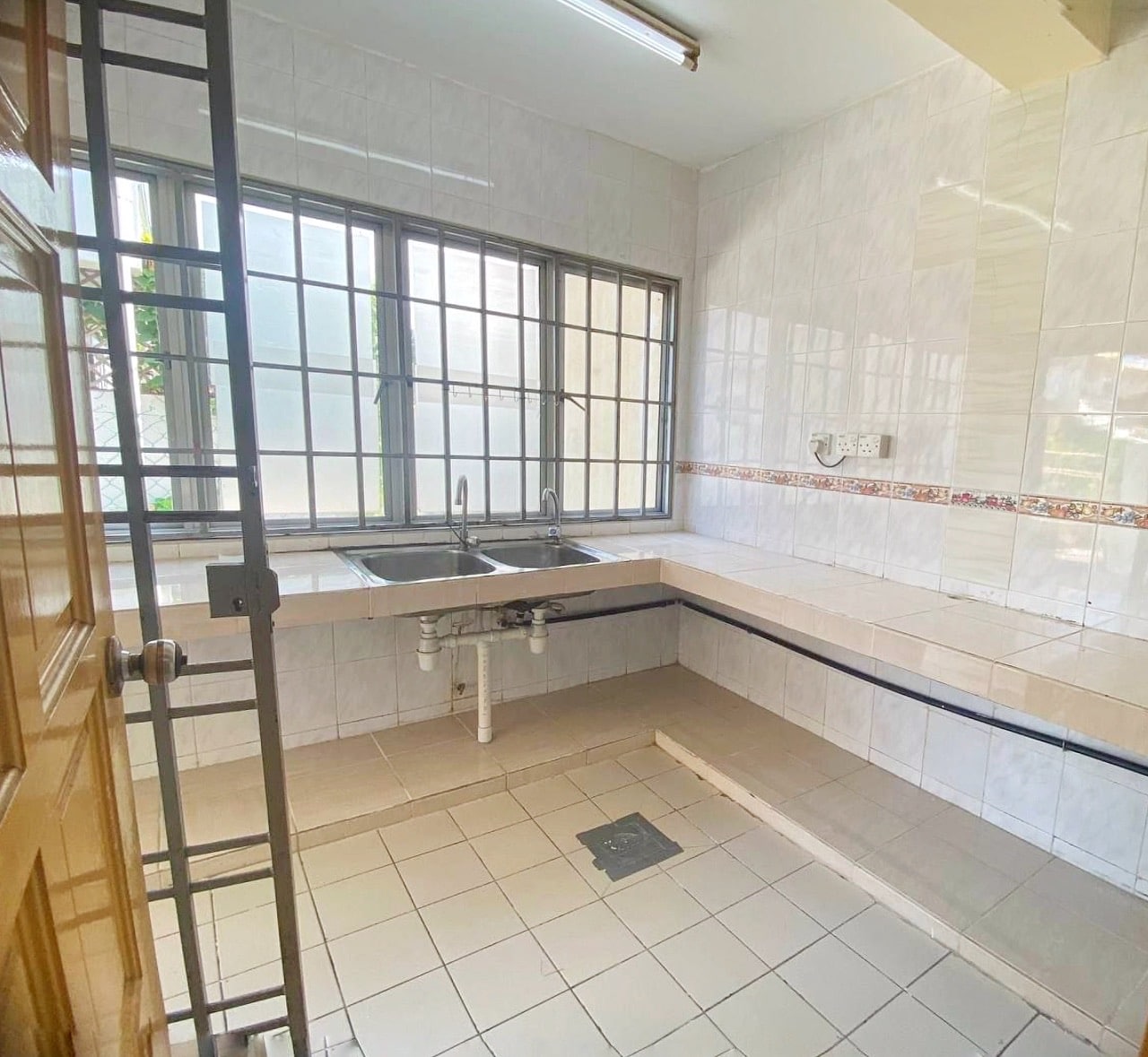 2Storey Taman Taming Emas Sungai Chua Kajang - photo 4