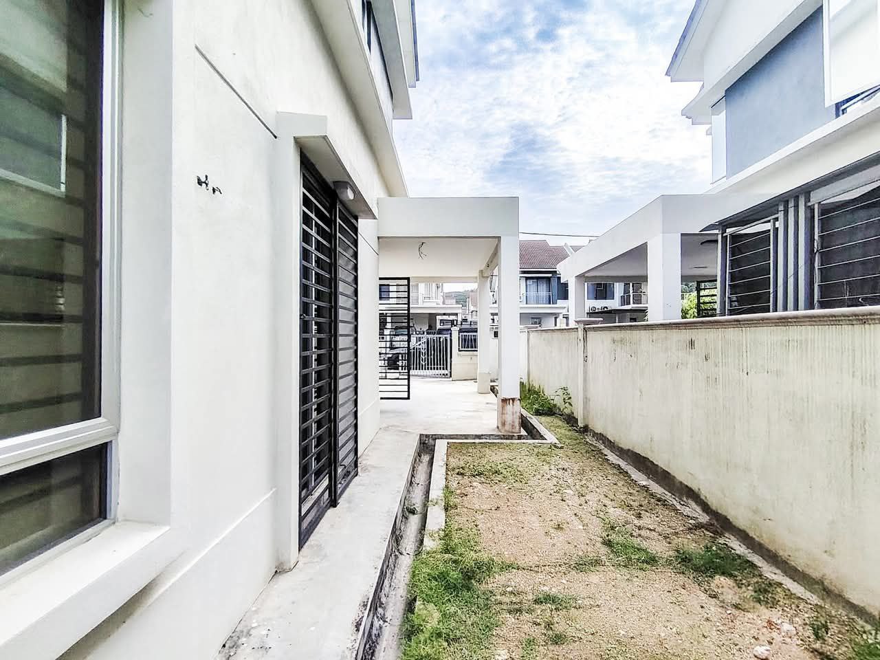 Semi-D Double Storey Cluster, Alam Suria, Puncak A - photo 3