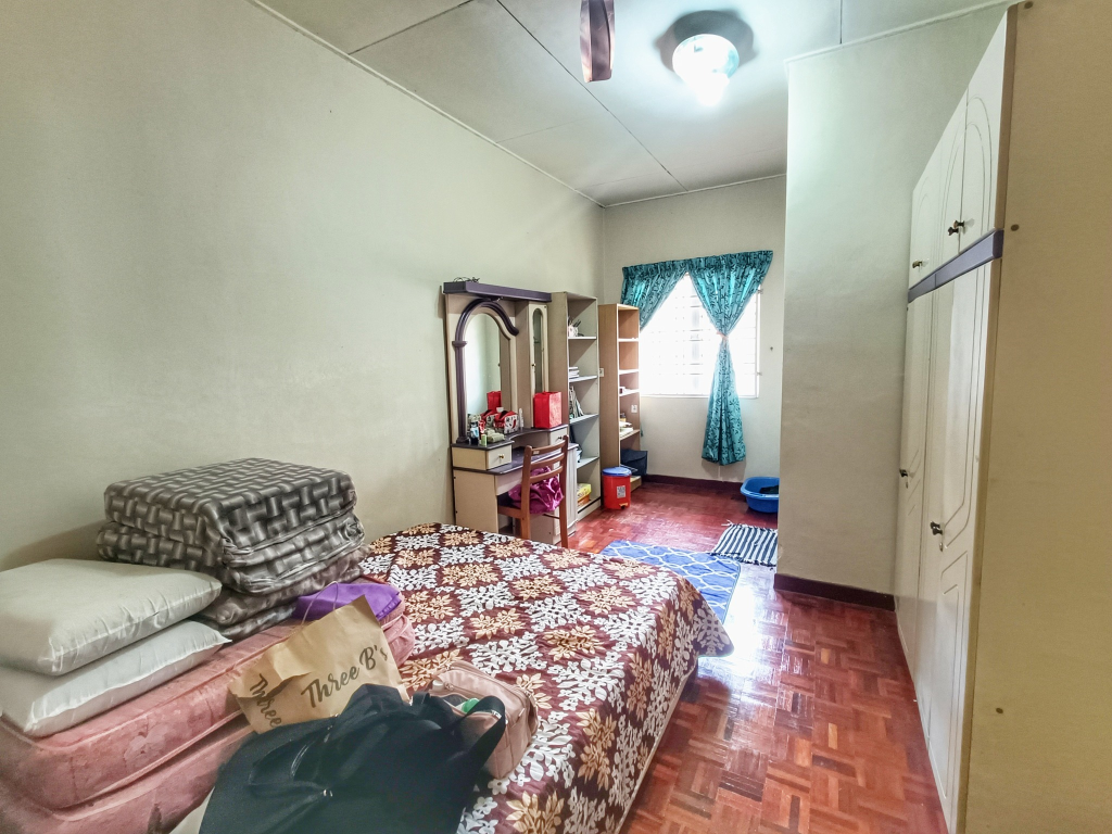 Corner Lot Double Storey Terrace, Taman Kundang Ja - photo 8