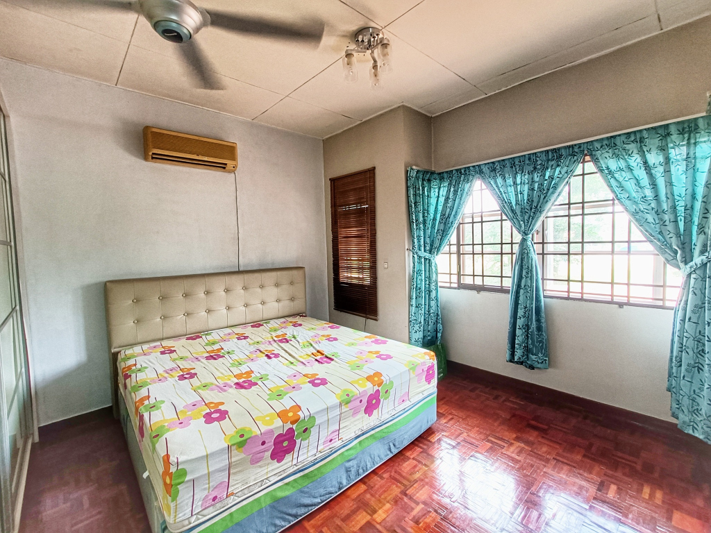 Corner Lot Double Storey Terrace, Taman Kundang Ja - photo 11