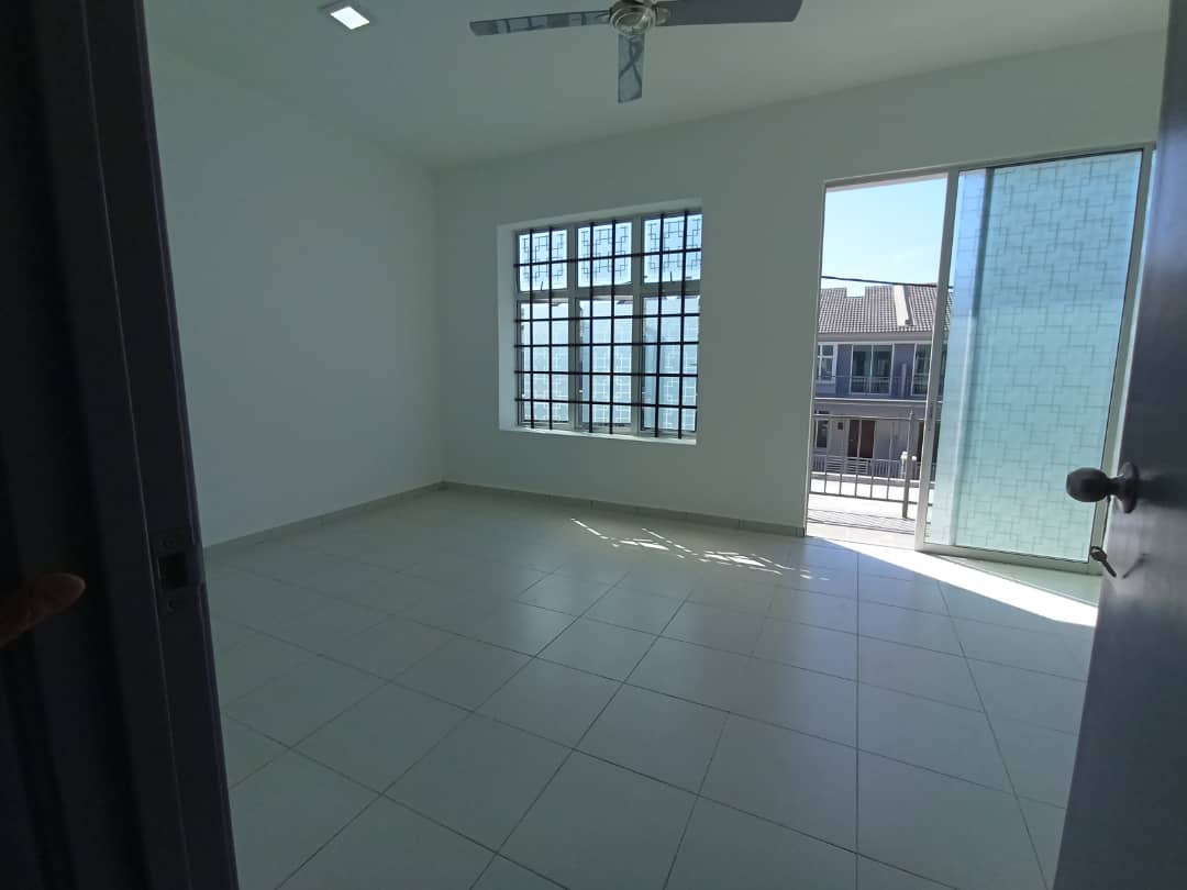 Double Storey NEW House 4R3B South Facing - photo 3