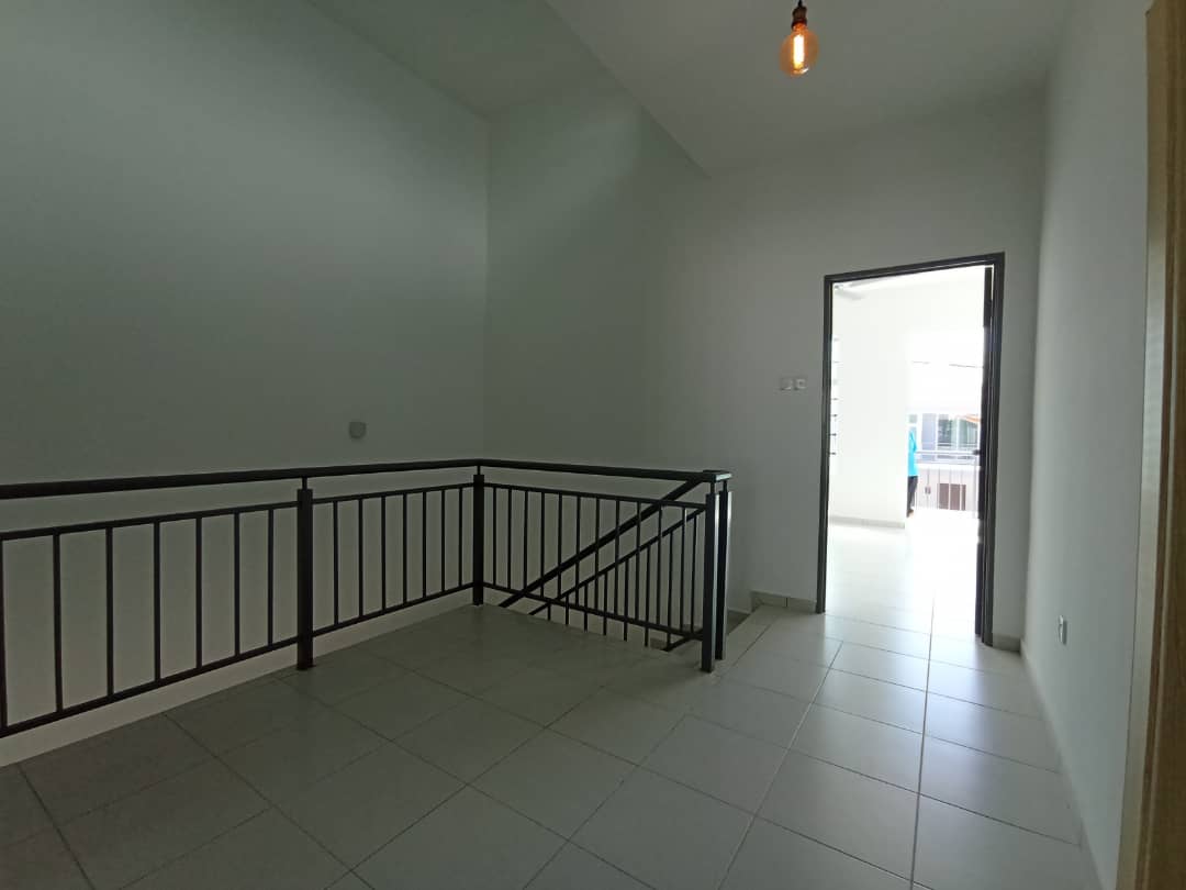 Double Storey NEW House 4R3B South Facing - photo 5