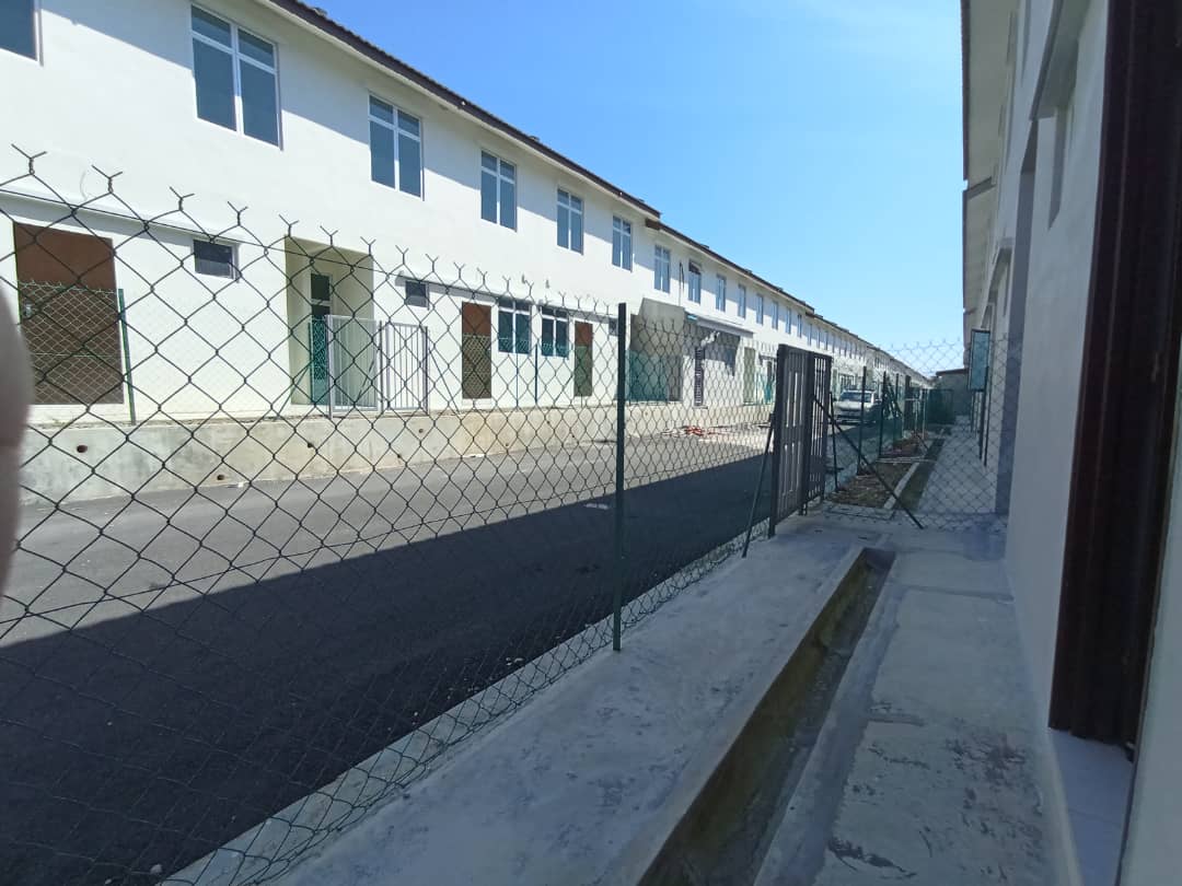 Double Storey NEW House 4R3B South Facing - photo 8