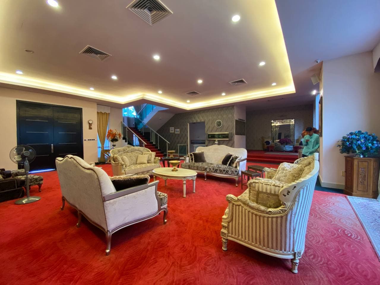 Two and Half Storey Bungalow Country Heights - photo 4
