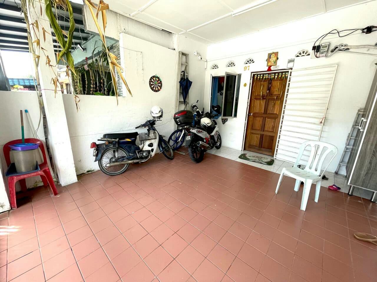 Double Storey Terrace Taman West Country, Bangi - photo 2