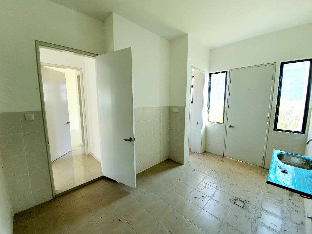 3 STOREY SEMI D, LAMBAIAN RESIDENCE, BANGI UKM - photo 4
