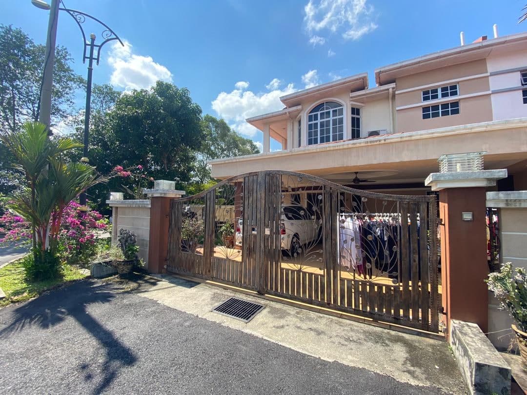 RENOVATED 2 Storey SEMI D Corner  Taman Jasmin - photo 1