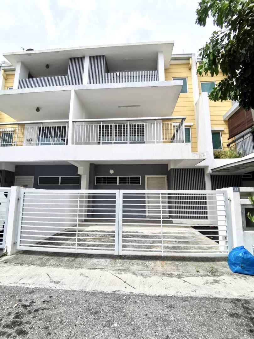 2 and Half Storey Superlink Taman Nadayu 92 Kajang
