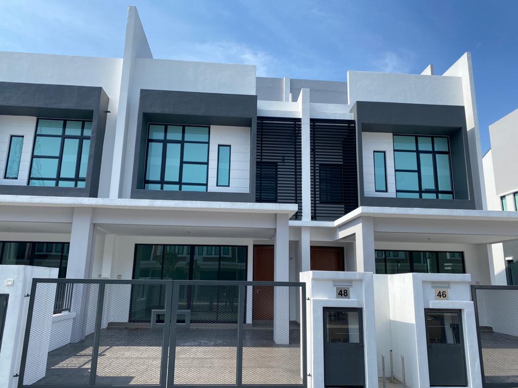 TANAH LUAS DESIGN BARU  Teres Dua Tingkat