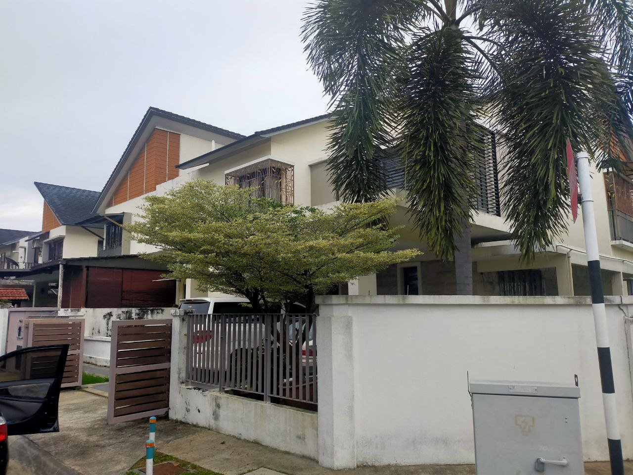 Double Storey Semi-D Corner Lot  Fully Furnished - photo 1