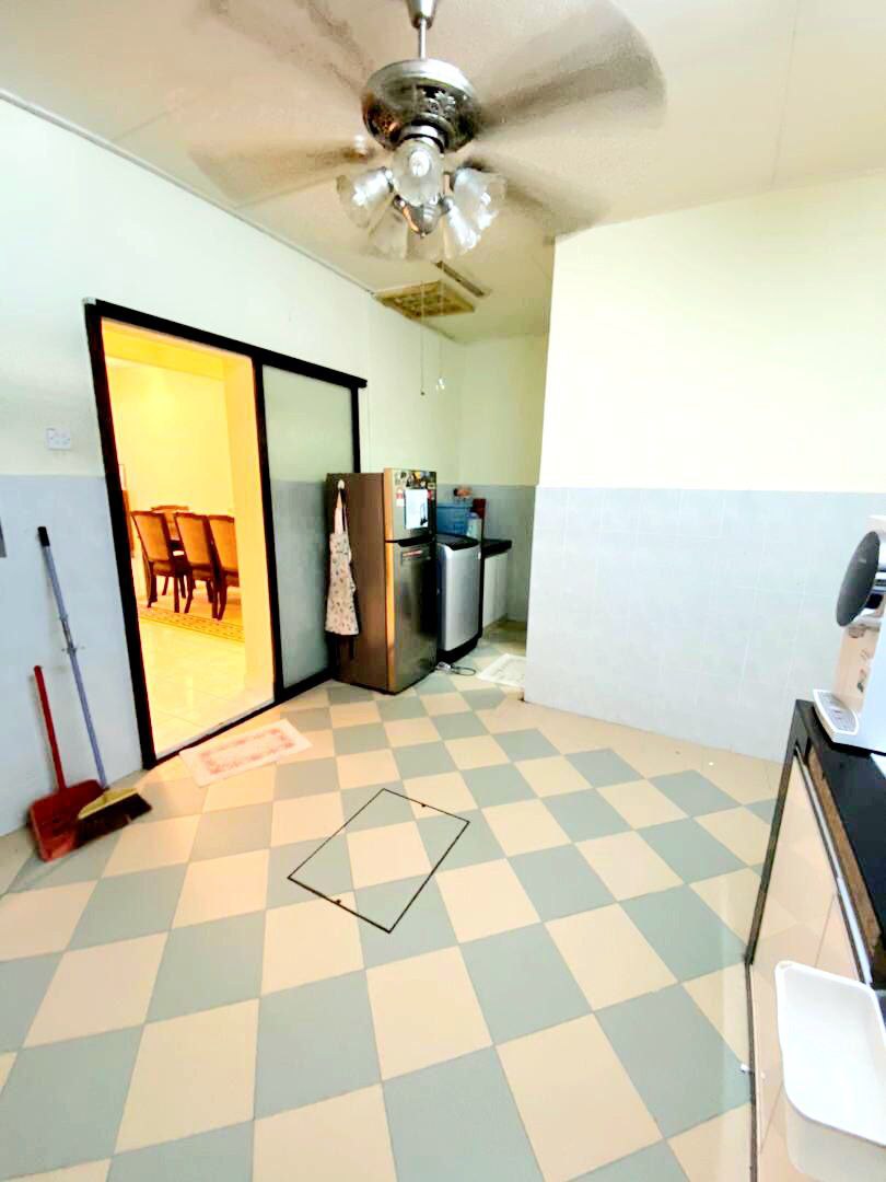 DOUBLE STOREY HOUSE LESTARI PUTRA SERI KEMBANGAN - photo 11