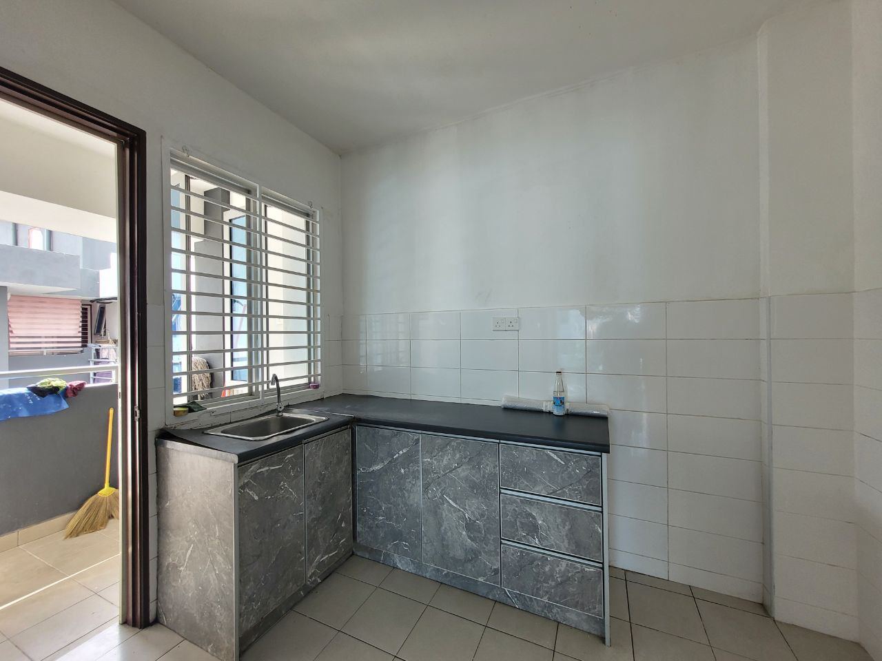 Newly Paint Putra 1 Apartment Bandar Seri Putra - photo 12